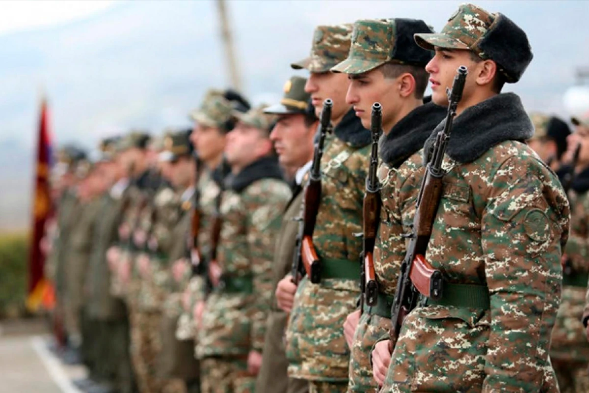 Ermənistanda hərbi xidmət müddəti endirilir