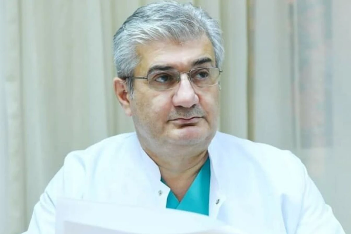 Tanınmış həkim vəzifəsindən azad olundu