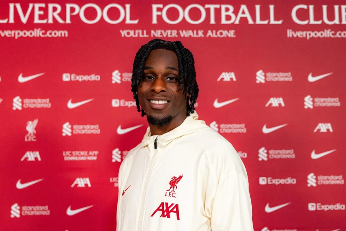 “Liverpul” təcrübəli müdafiəçisini itirdi