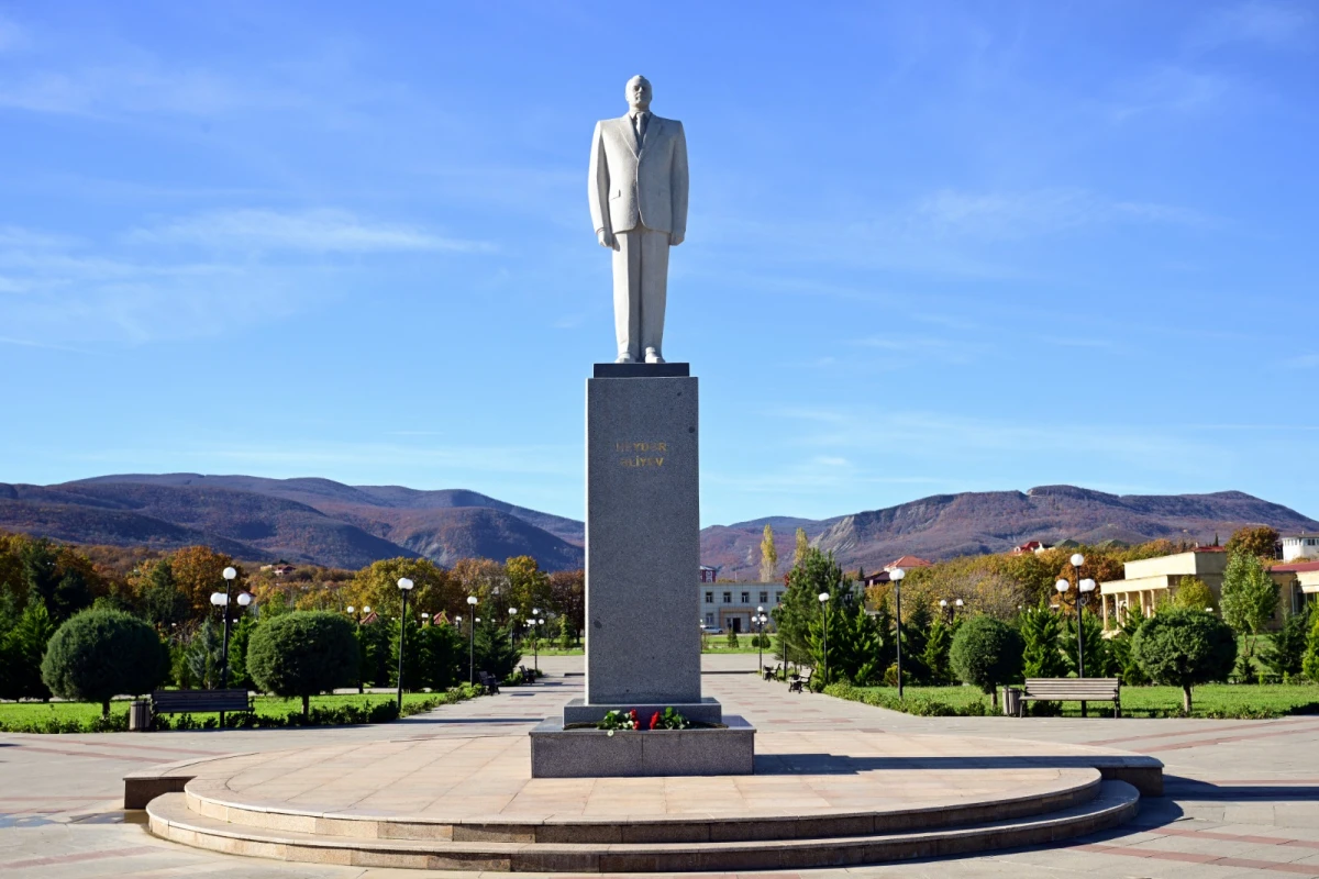 Mədəniyyət naziri Xızıda vətəndaşları qəbul etdi — 4
