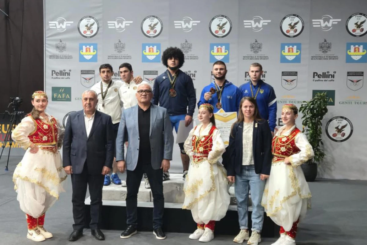 Ağırlıqqaldıranımız Avropa çempionatında rekorda imza atdı