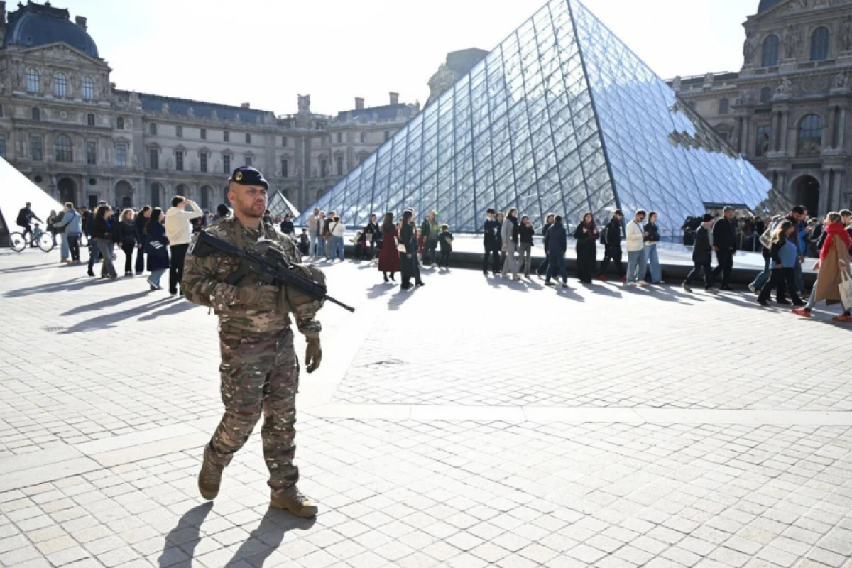 Paris prokuroru Luvrdakı oğurluqdan danışdı