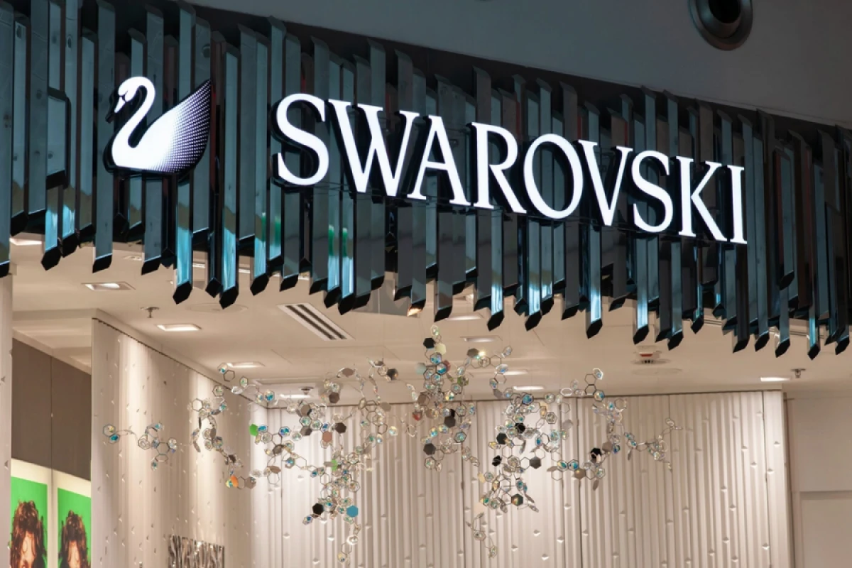 Parisdə "Swarovski" mağazasında 200 min avro dəyərində oğurluq edildi