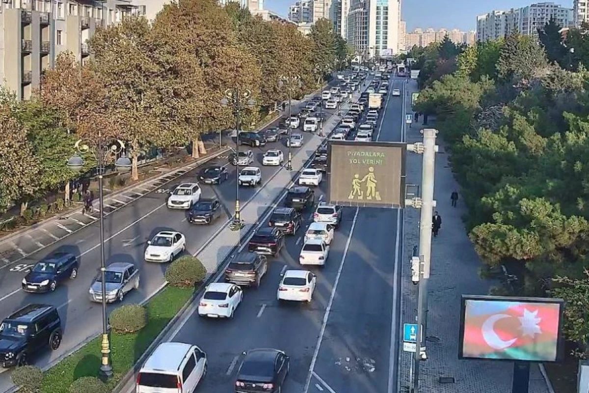Sürücülərin NƏZƏRİNƏ: Bakıda hansı yollarda sıxlıq var?