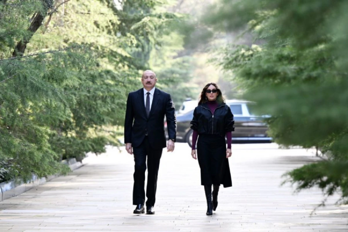 Prezident və birinci xanım Fəxri xiyabanı ziyarət etdilər