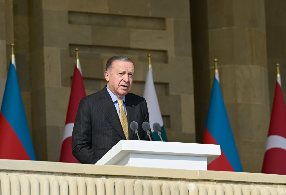 Türkiyə Prezidenti Bakıda keçirilən hərbi paradda Məmməd Arazın şeirini səsləndirdi