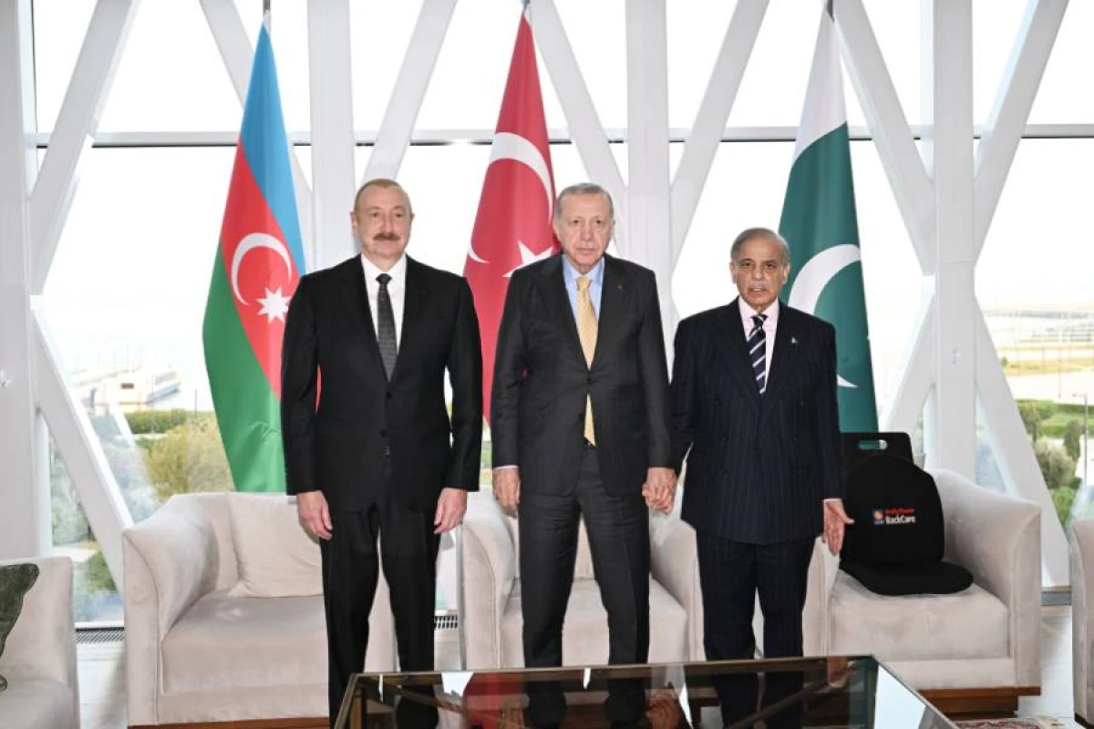 Azərbaycan Prezidentinin, Türkiyə Prezidentinin və Pakistanın Baş nazirinin üçtərəfli görüşü oldu