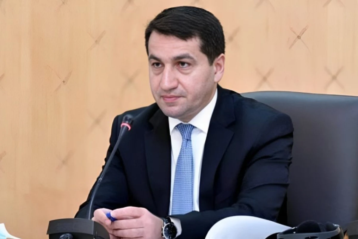 Hikmət Hacıyev Dövlət Bayrağı Günü münasibətilə paylaşım etdi