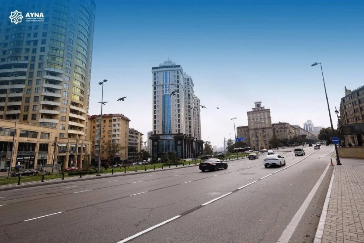 İnşaatçılar prospektində mikromobillik zolağı çəkilir
