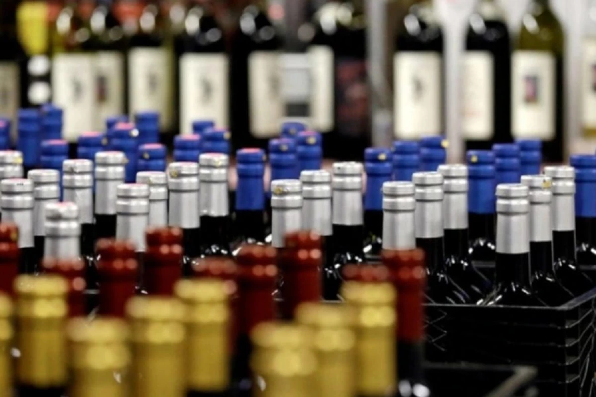 Saxta alkoqollu içkiləri necə tanıya bilərik? - Mütəxəssis açıqladı