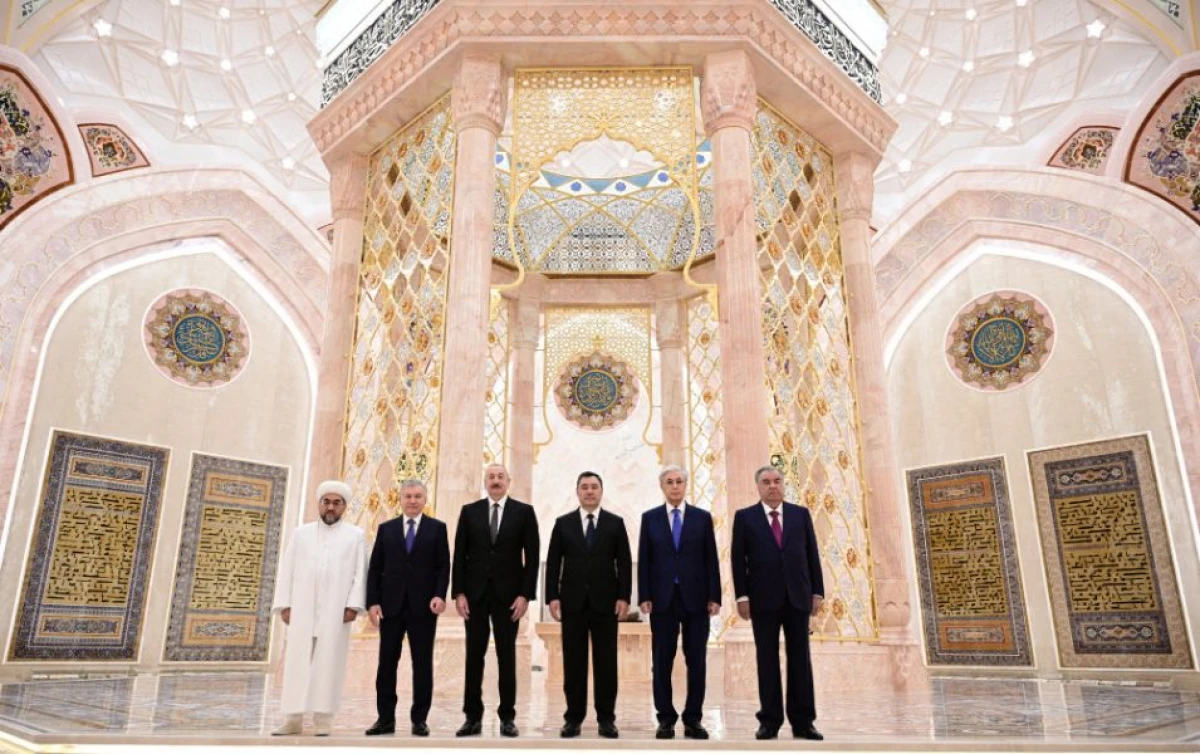 Prezident İlham Əliyev Daşkənddə İslam Sivilizasiyası Mərkəzi ilə tanış oldu — 1