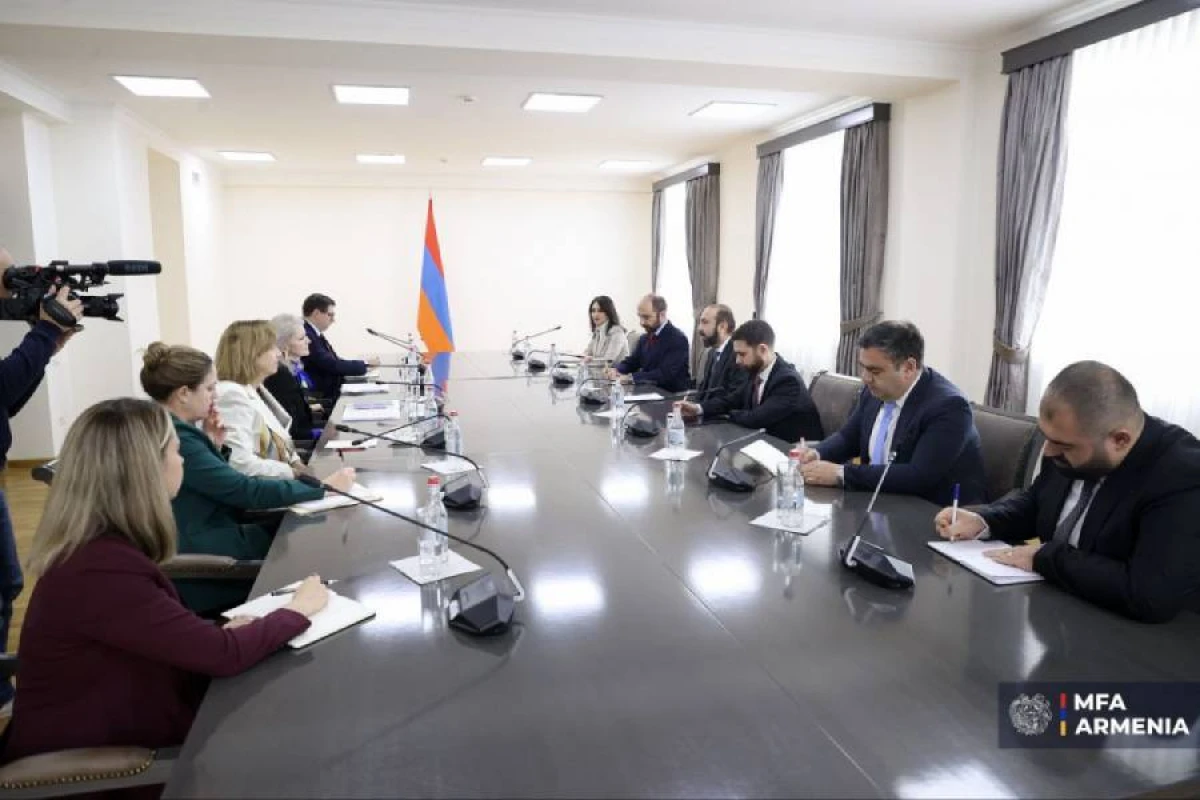 Ararat Mirzoyan ABŞ dövlət katibinin müavini ilə "Tramp marşrutu"nu müzakirə etdi