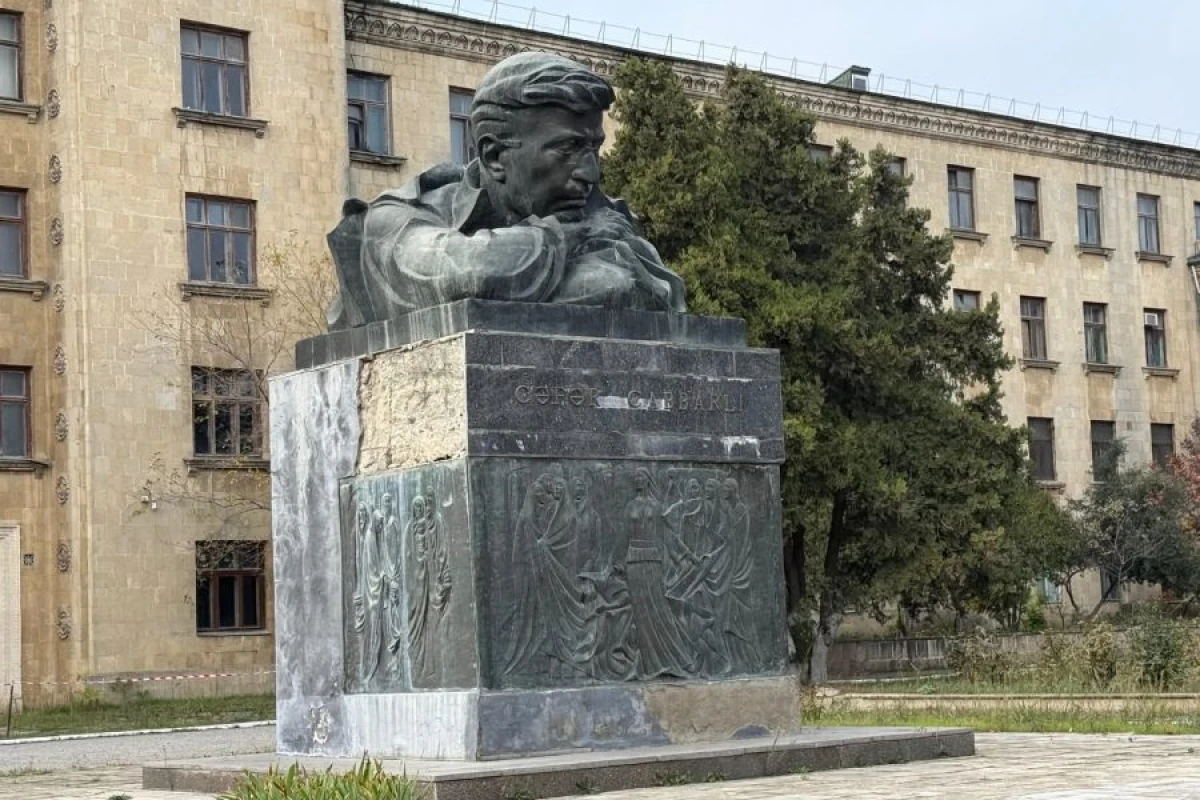 Cəfər Cabbarlının heykəli təmir ediləcək? - NAZİRLİKDƏN RƏSMİ AÇIQLAMA