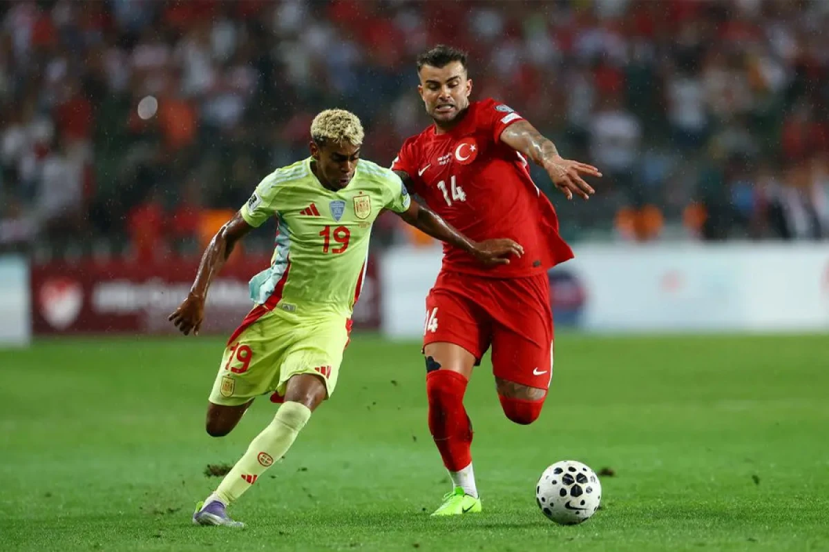 İspaniya millisi tarix yazdı