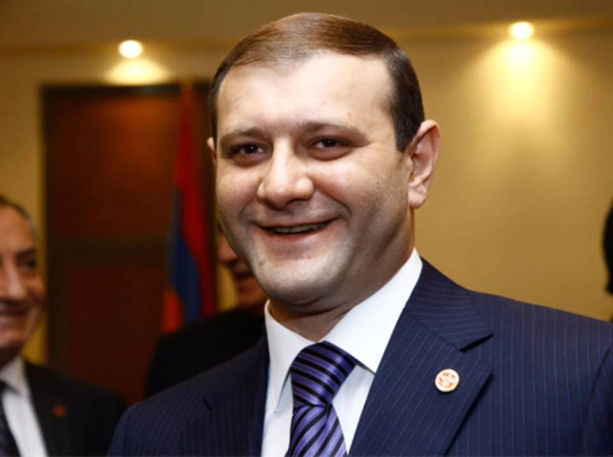 İrəvanın eks-merindən 5 milyon dollarlıq müsadirə tələbi