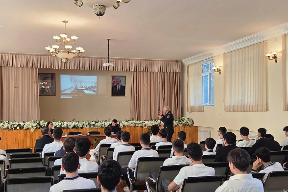 Polis Akademiyası IX–XI sinif şagirdləri ilə təbliğat-təşviqat tədbirləri keçirir