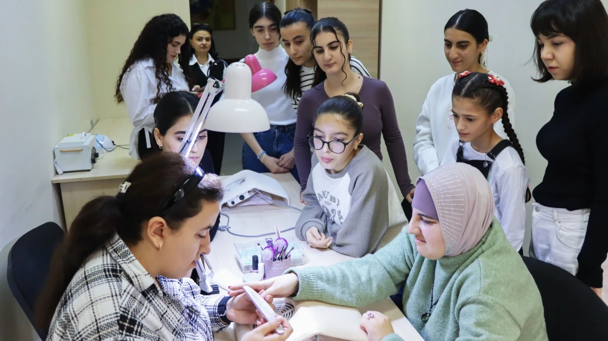 Uşaq evlərinin sakinlərinin Peşə-əmək Reabilitasiya Mərkəzinə ekskursiyası təşkil edildi — 4
