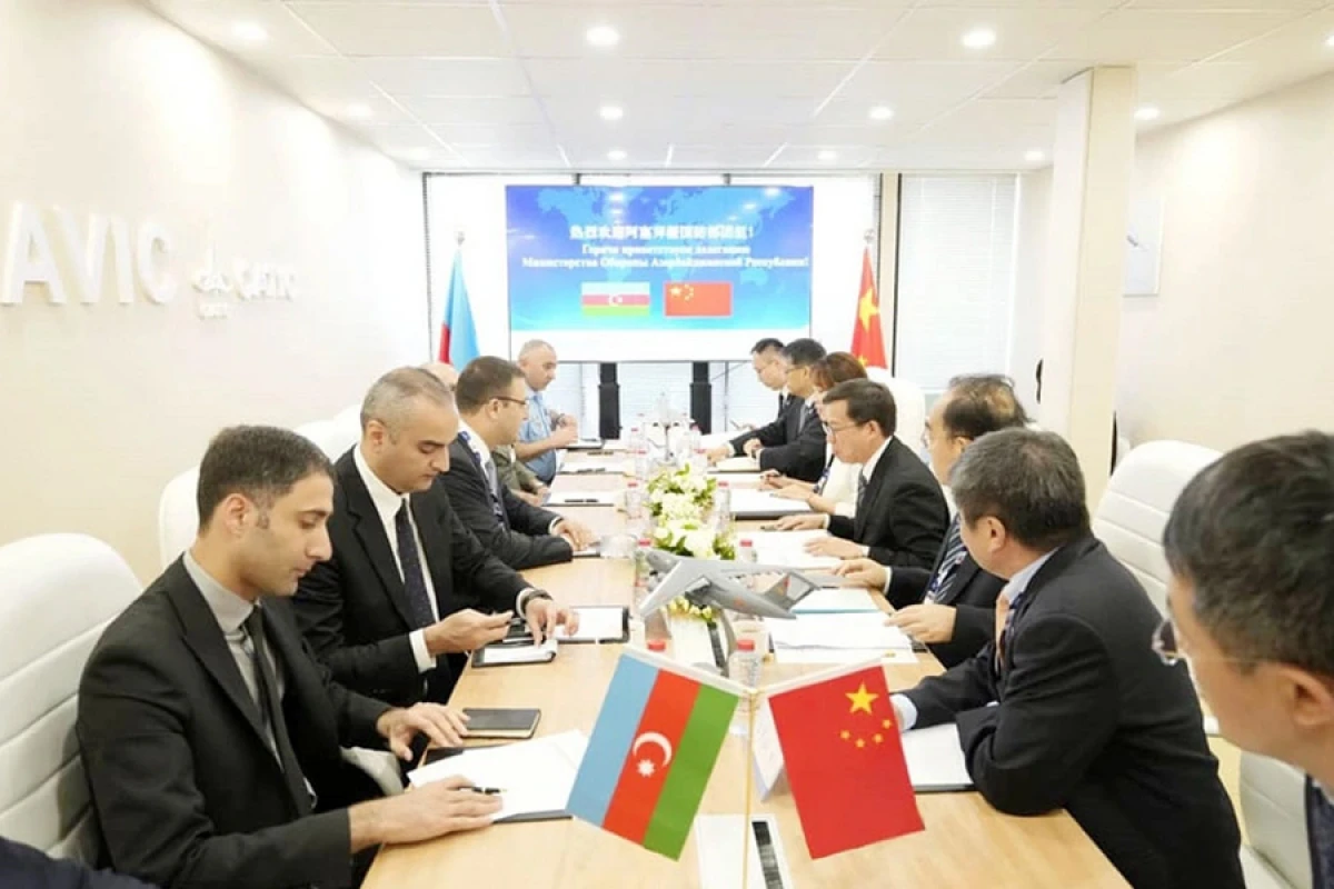 Müdafiə nazirinin müavinləri "Dubay Aviaşou - 2025" sərgisində iştirak etdilər