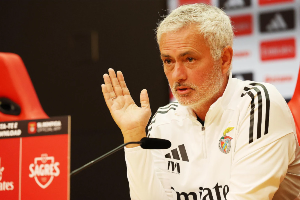 Mourinyo: “Oyunçular azarkeşlər qarşısında məsuliyyət daşıyır”