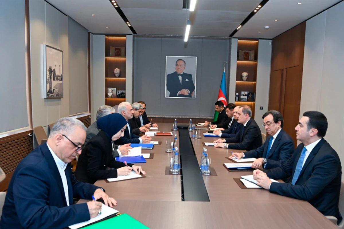 Ceyhun Bayramov İranın xarici işlər nazirinin müavinini qəbul etdi