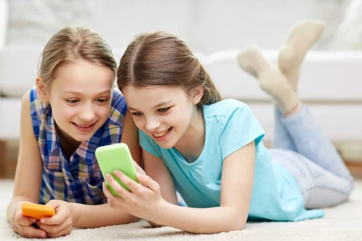 Avstraliya 16 yaşdan kiçiklərə telefon qadağasını tətbiq edir