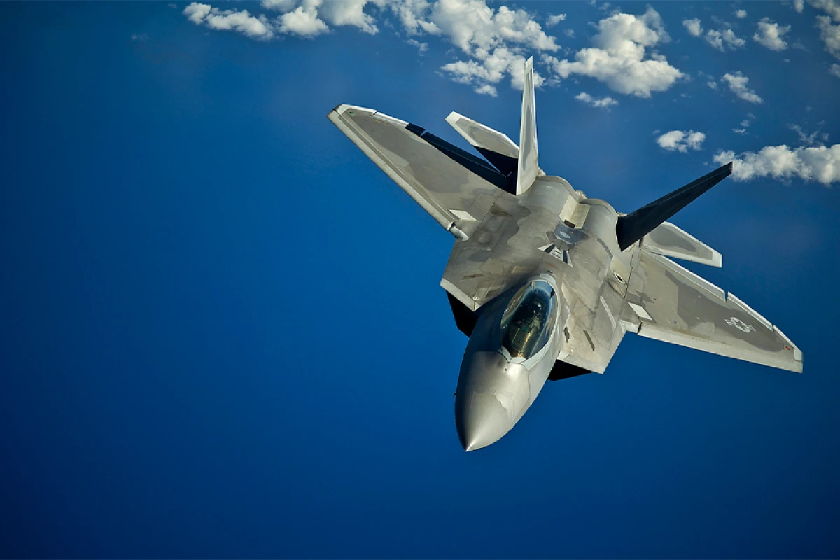 Başqalarına qadağandır! Amerika ordusunun DAYAĞI: F-22 “Raptor”!