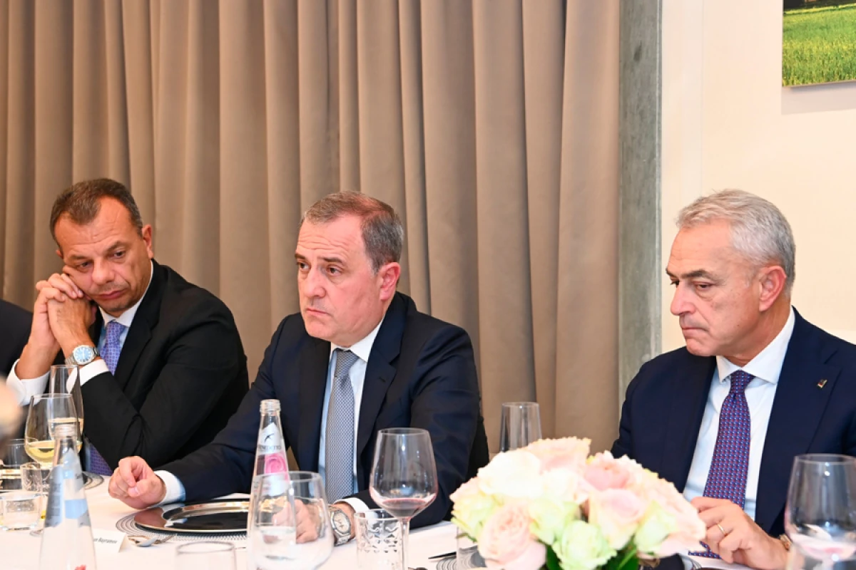 Ceyhun Bayramov Romada İtaliya rəsmiləri ilə şam yeməyinə qatıldı