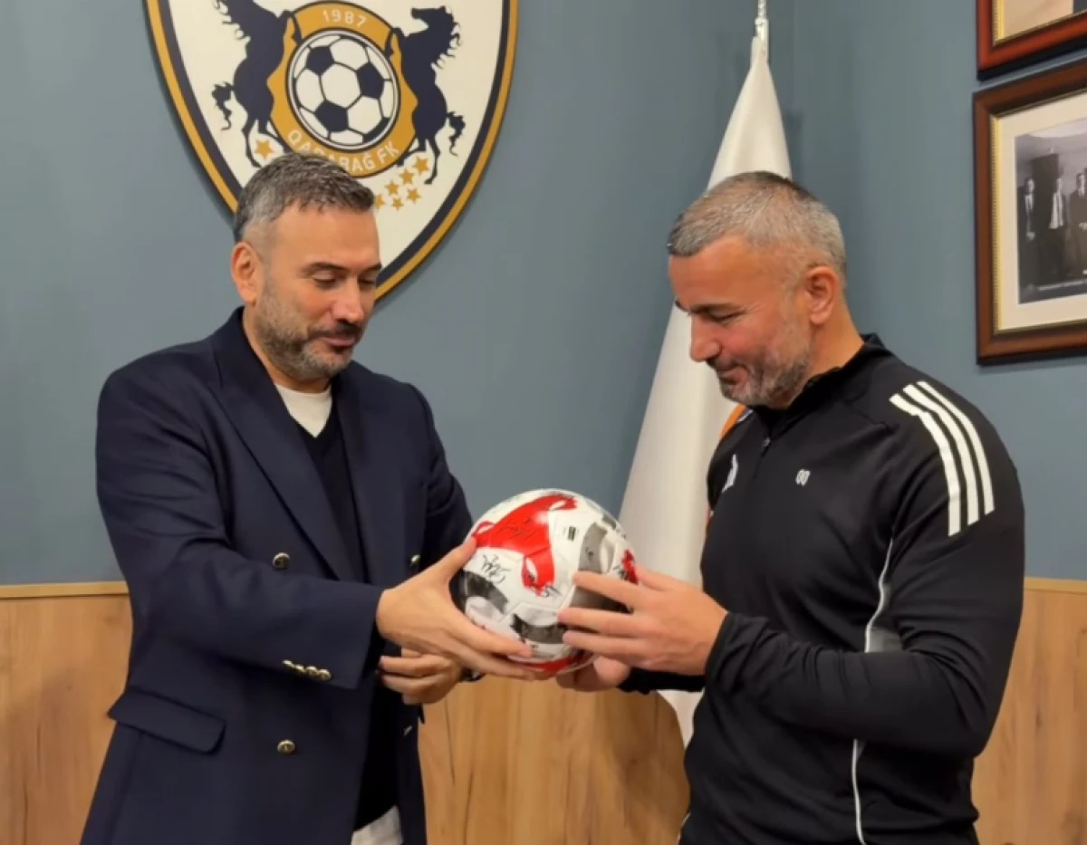 Türkiyə millisinin imzalı forması Bakıda! — 1