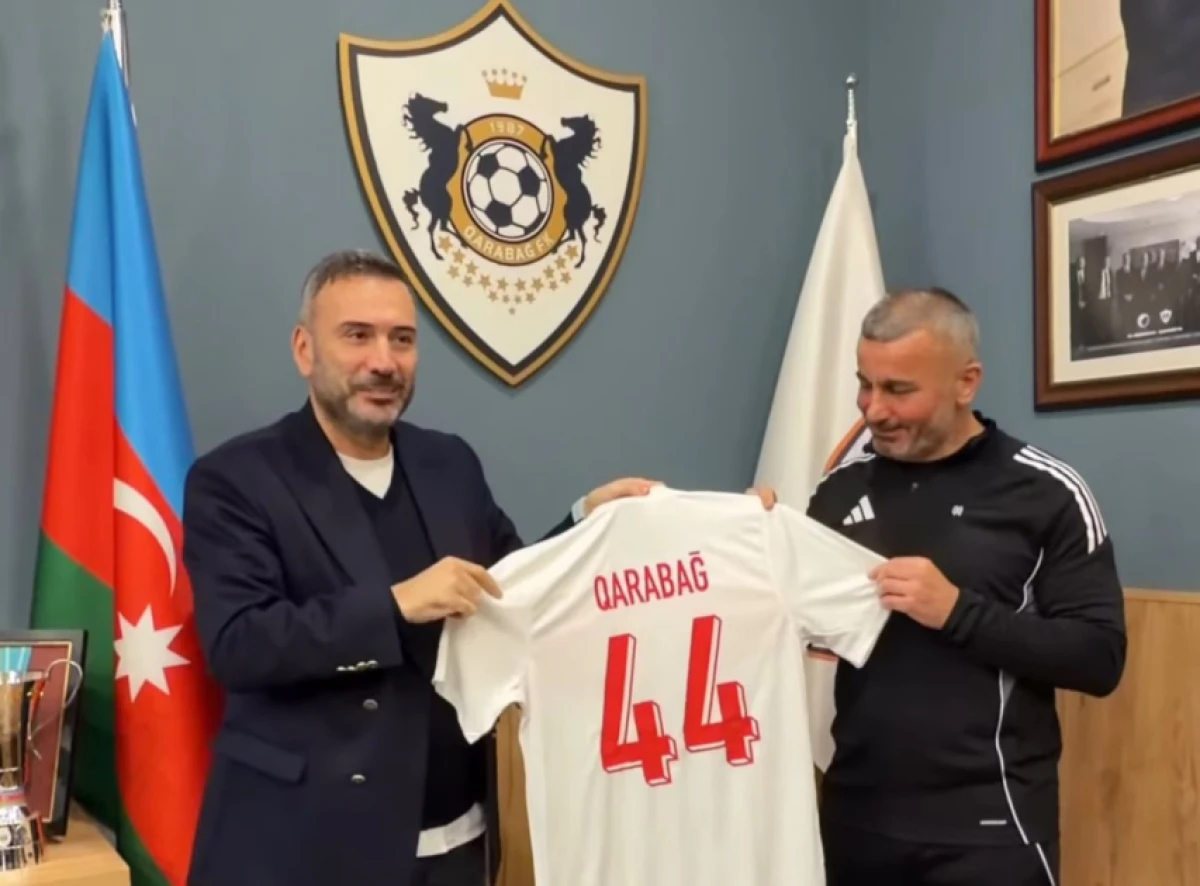 Türkiyə millisinin imzalı forması Bakıda! — 2