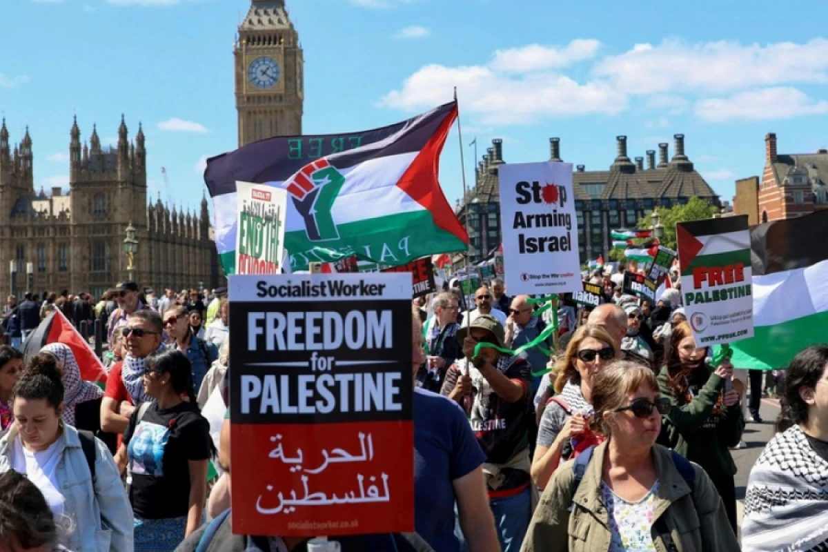 Londonda genişmiqyaslı nümayiş keçirilir