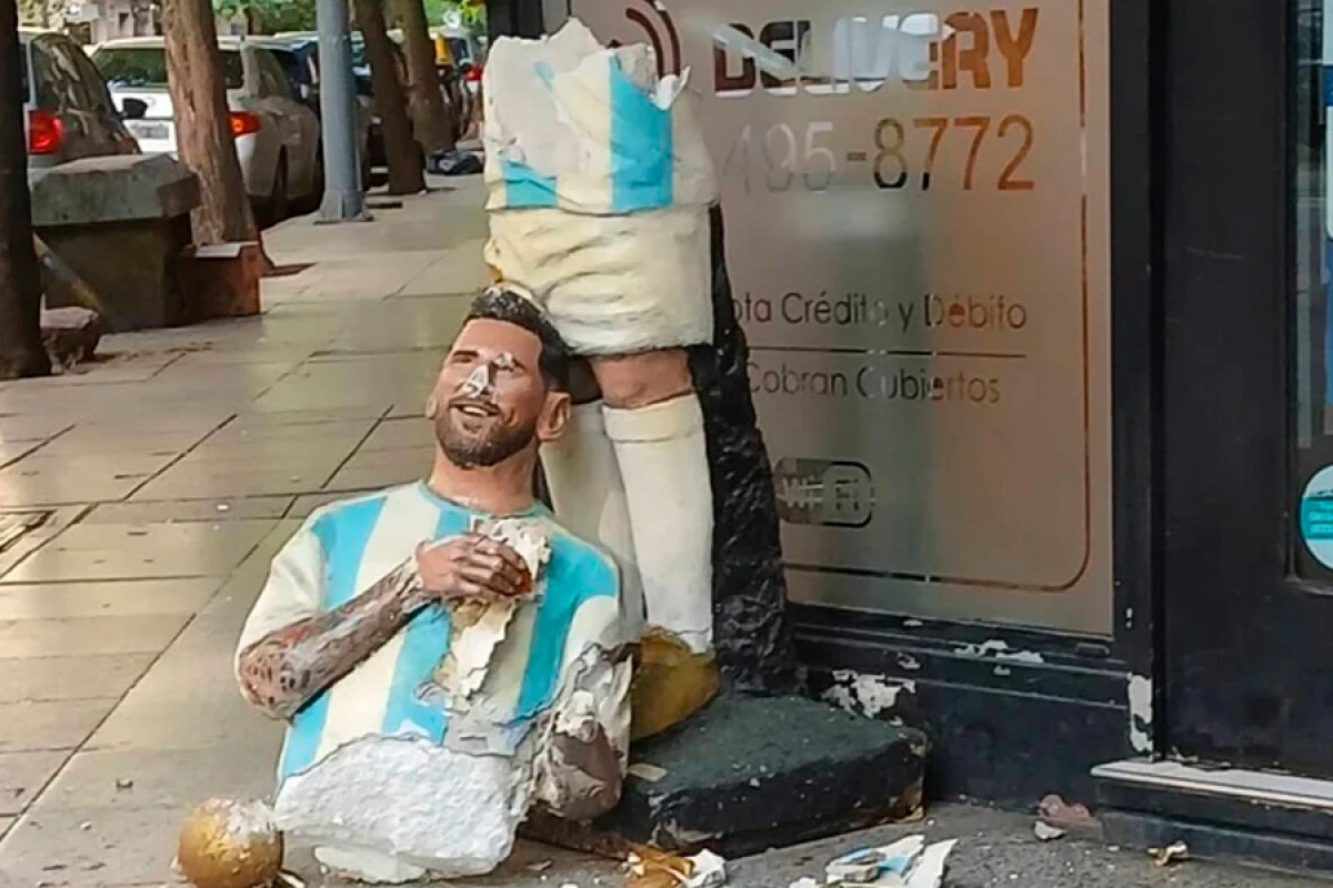 Argentinada Messi heykəli vandallar tərəfindən məhv edildi
