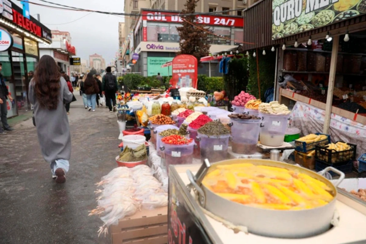 AQTA qanunsuz küçə satışına qarşı reyd keçirdi