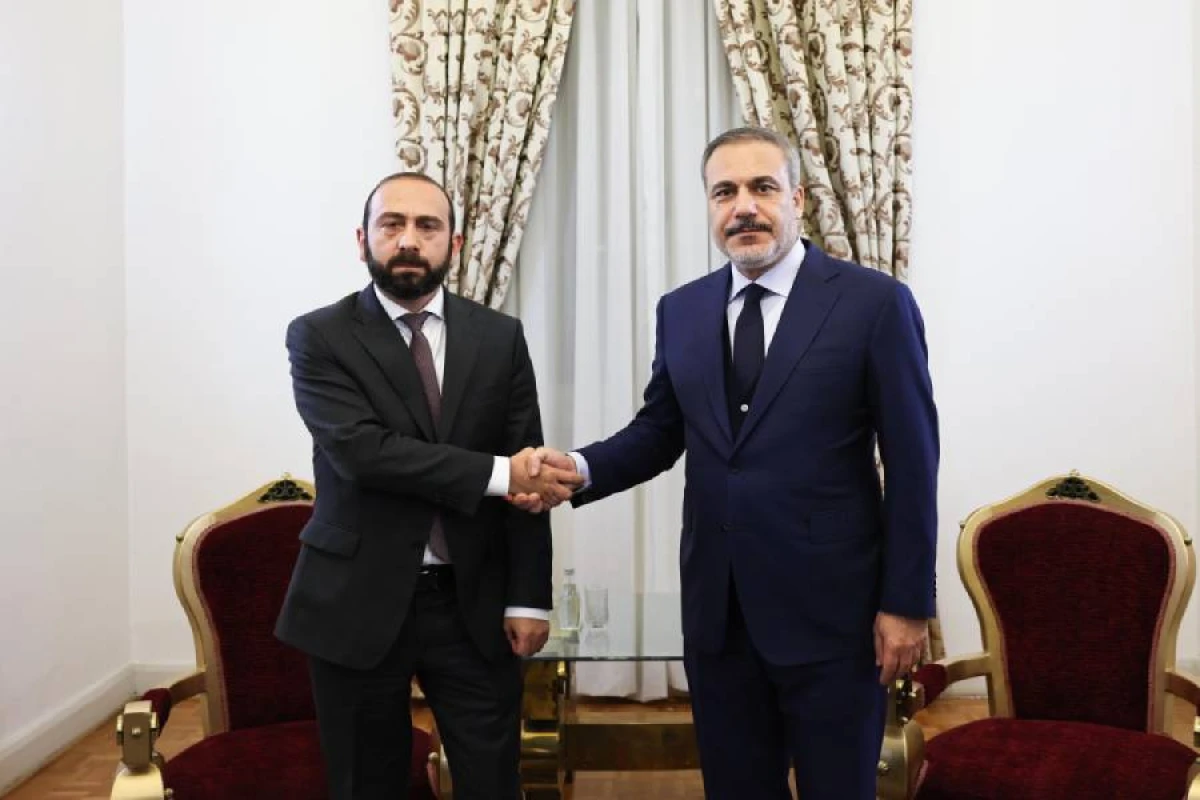 Hakan Fidan Ararat Mirzoyanla görüşdü