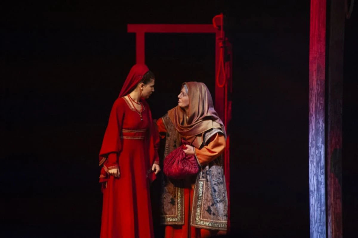 Şəki teatrı “Dar ağacı” tamaşası ilə paytaxt sənətsevərlərinin qonağı oldu — 4