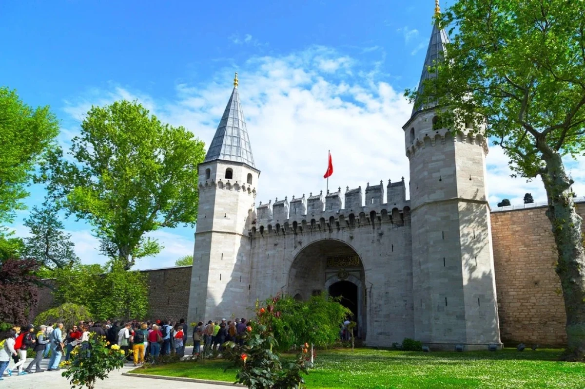 İstanbulun gəzərək kəşf edin : Dünya memarlığının əsrarəngiz inciləri — 1