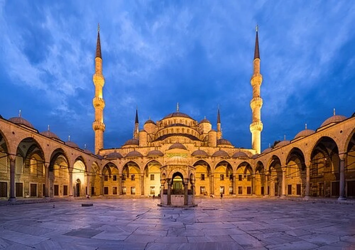 İstanbulun gəzərək kəşf edin : Dünya memarlığının əsrarəngiz inciləri — 2