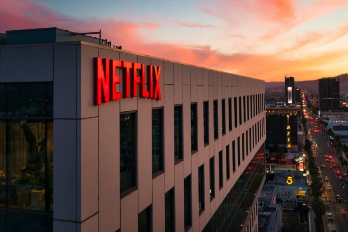 "Netflix" "Warner Bros."u 82,7 milyard dollara alacaq