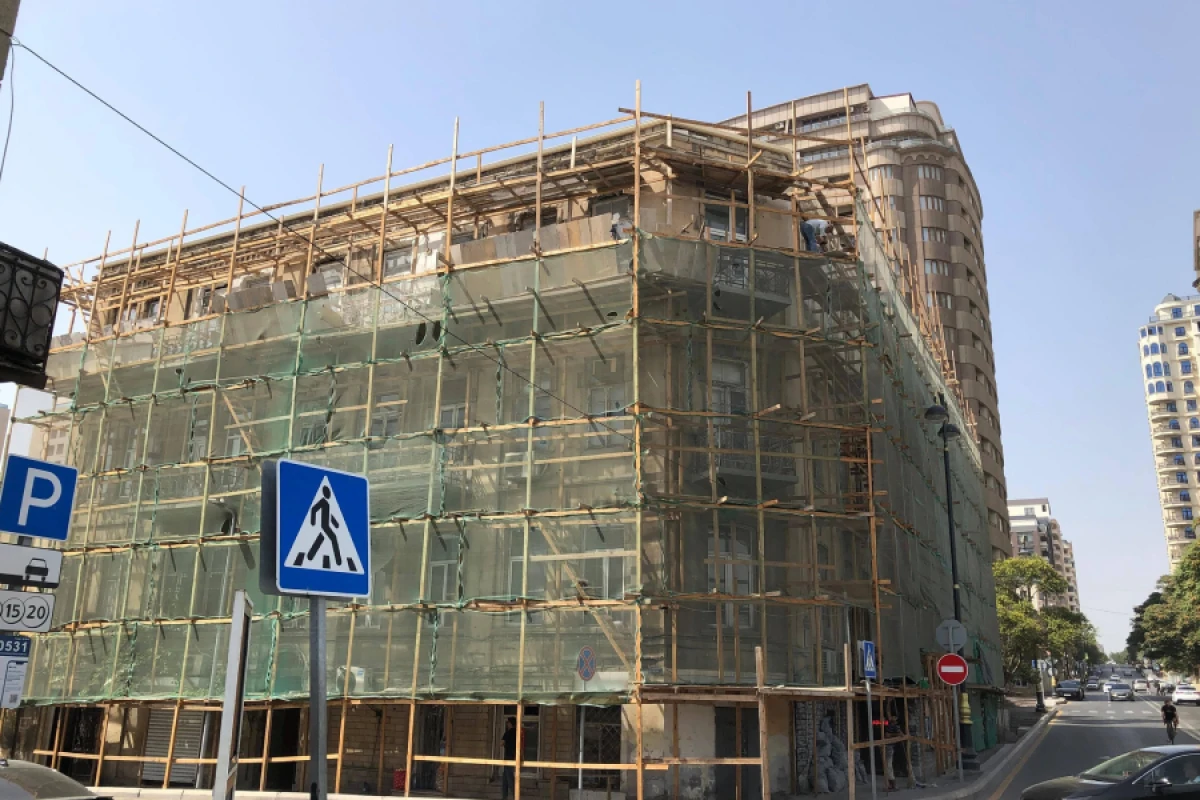 Bakıda tarixi abidəyə zərər vuruldu