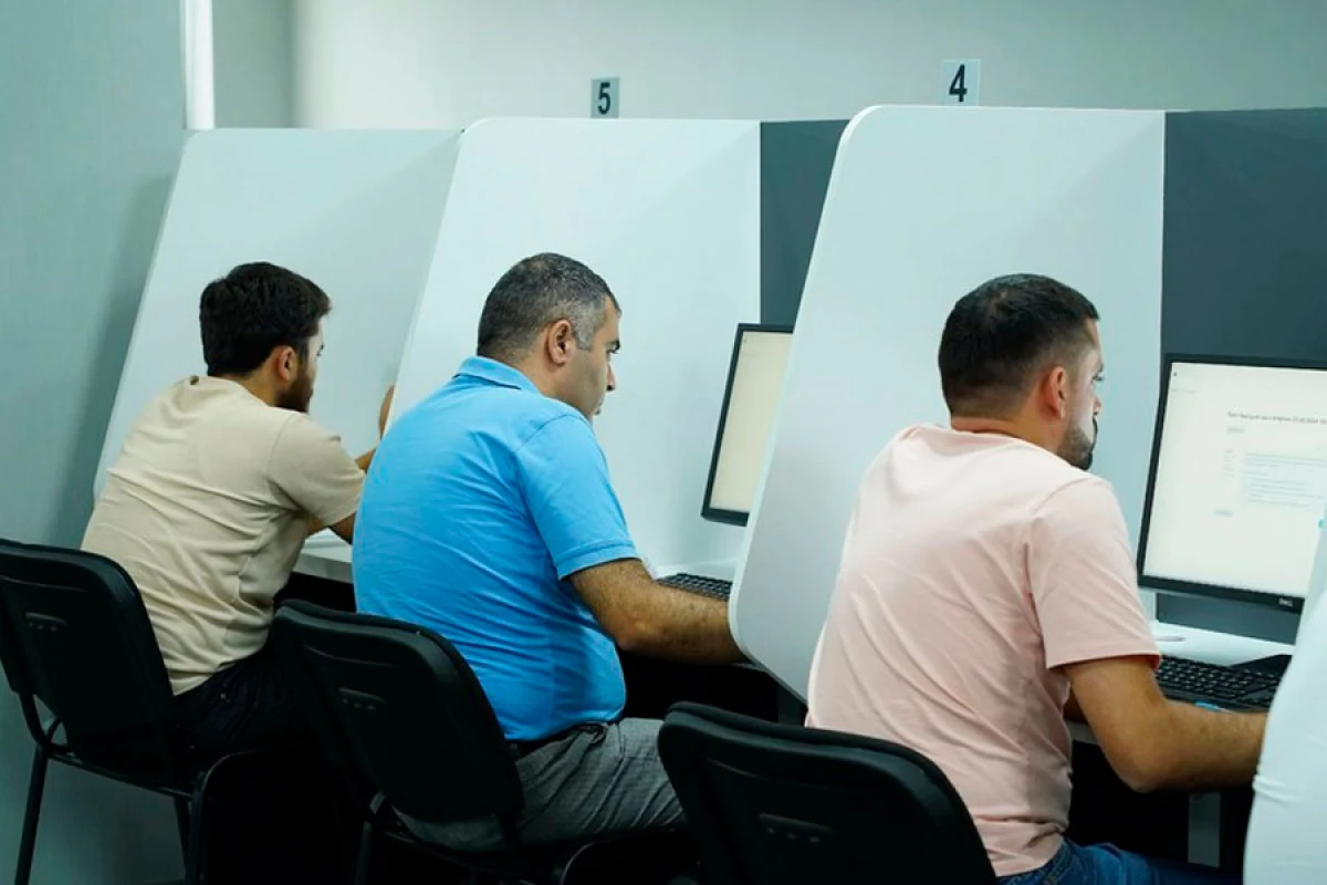 1700-dən çox taksi sürücüsü imtahan vermək üçün qeydiyyatdan keçdi
