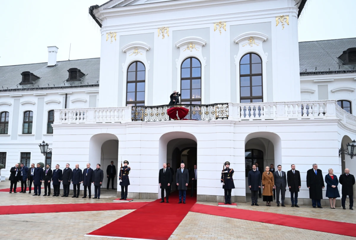 Prezident İlham Əliyevin Bratislavada rəsmi qarşılanma mərasimi oldu — 8