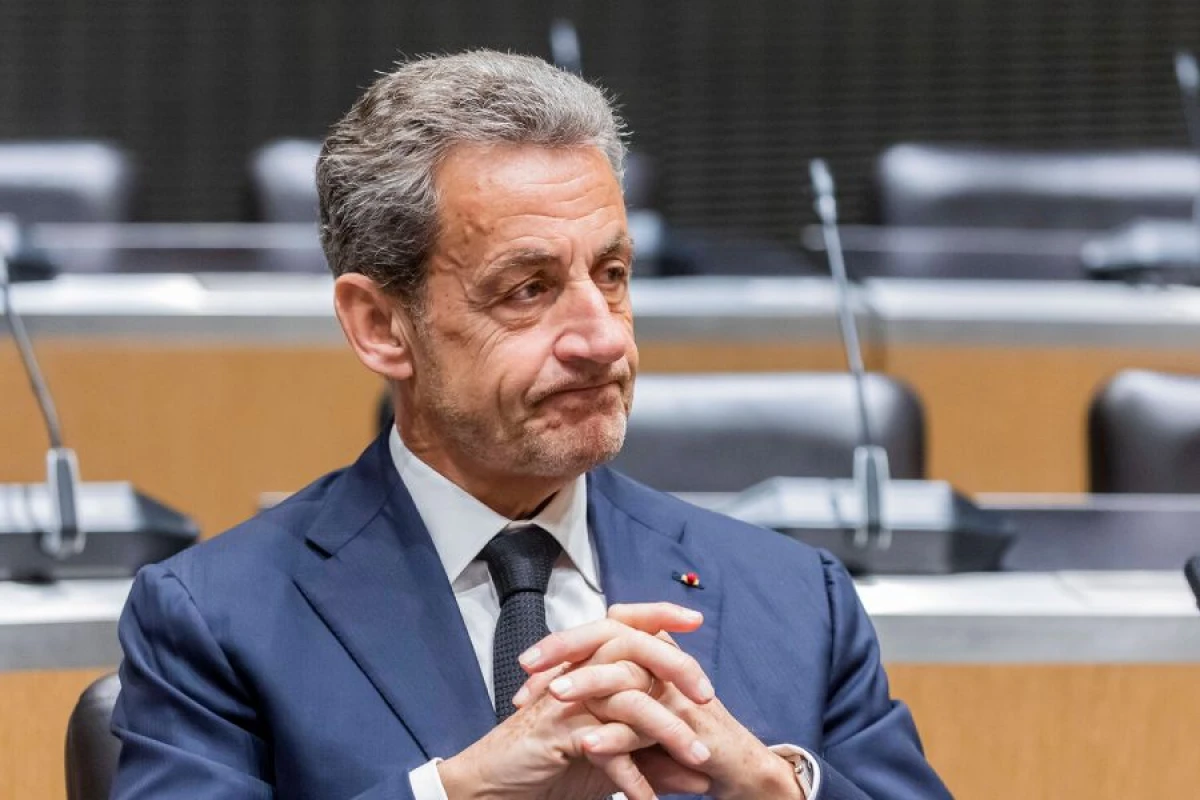 Sarkozi kitabında Makronun təklifindən imtina etdiyini açıqladı