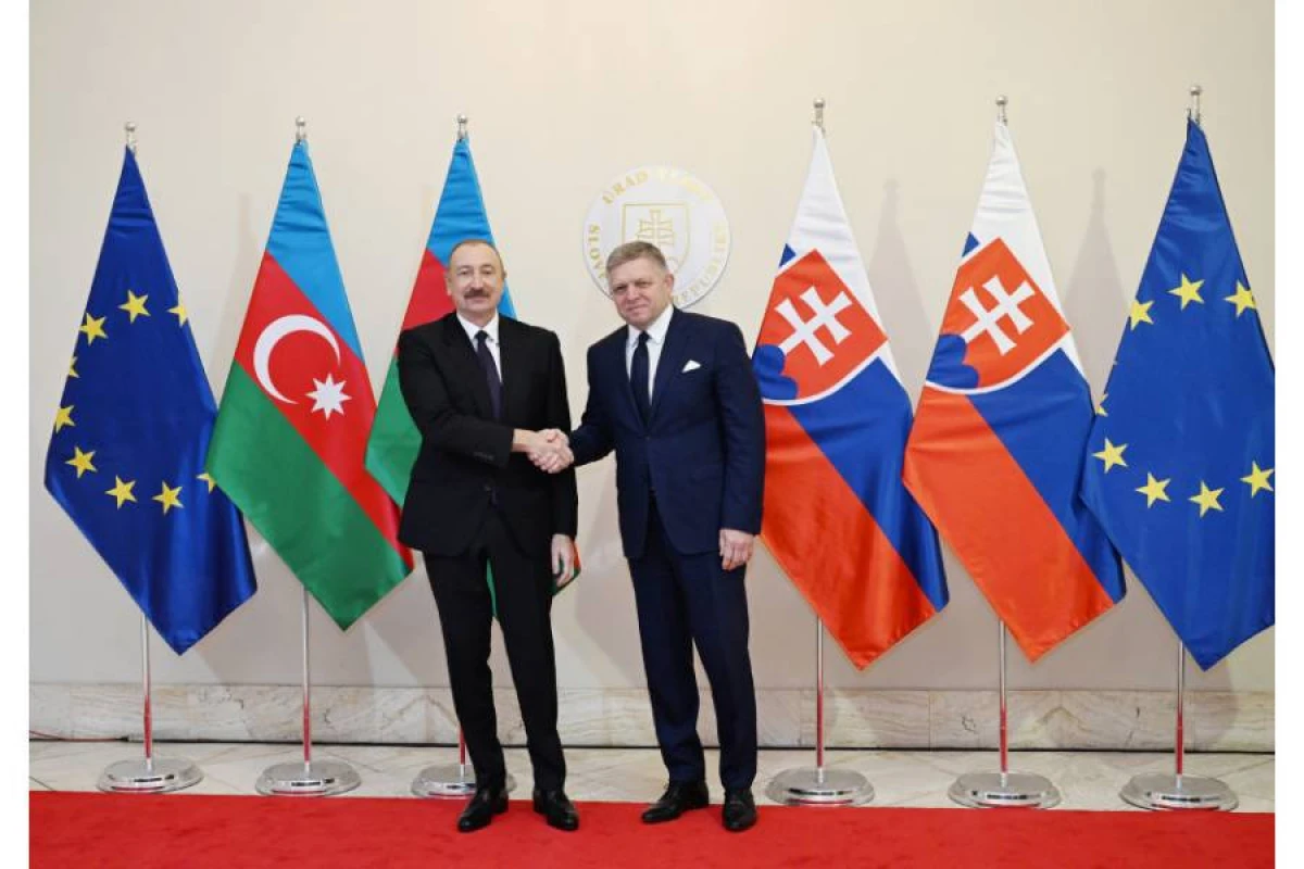 Prezidentin Slovakiyanın Baş naziri ilə təkbətək görüşü oldu - YENİLƏNDİ — 1