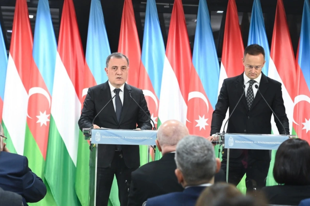 Ceyhun Bayramov Siyarto ilə müzakirə apardı