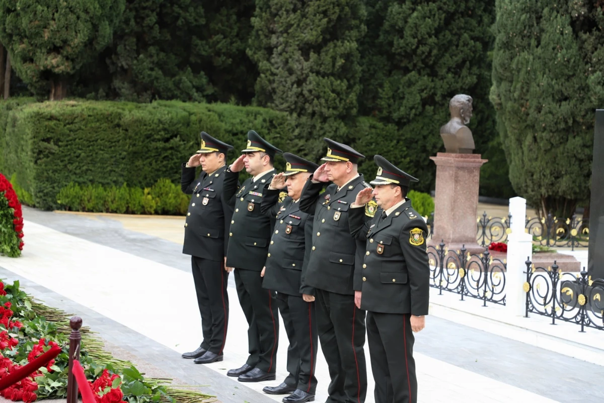 Dövlət Xidmətinin əməkdaşları Ulu Öndər Heydər Əliyevin xatirəsini yad etdi — 5