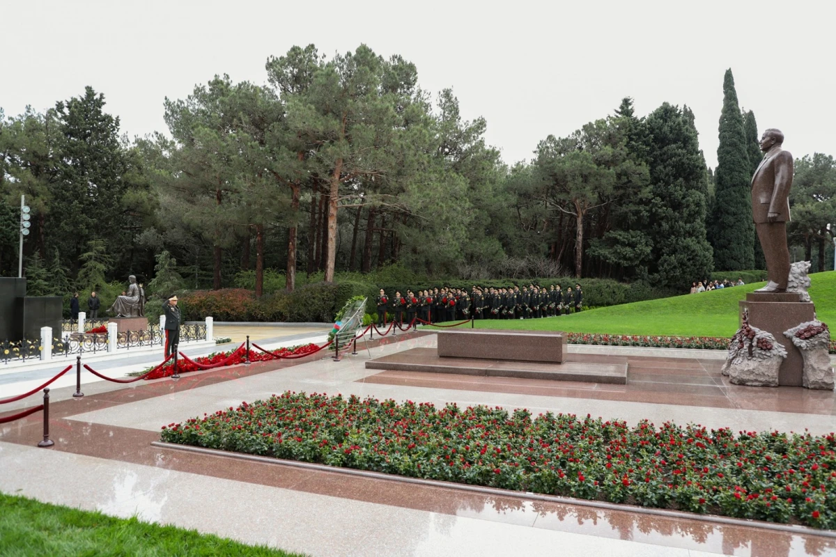 Dövlət Xidmətinin əməkdaşları Ulu Öndər Heydər Əliyevin xatirəsini yad etdi — 9