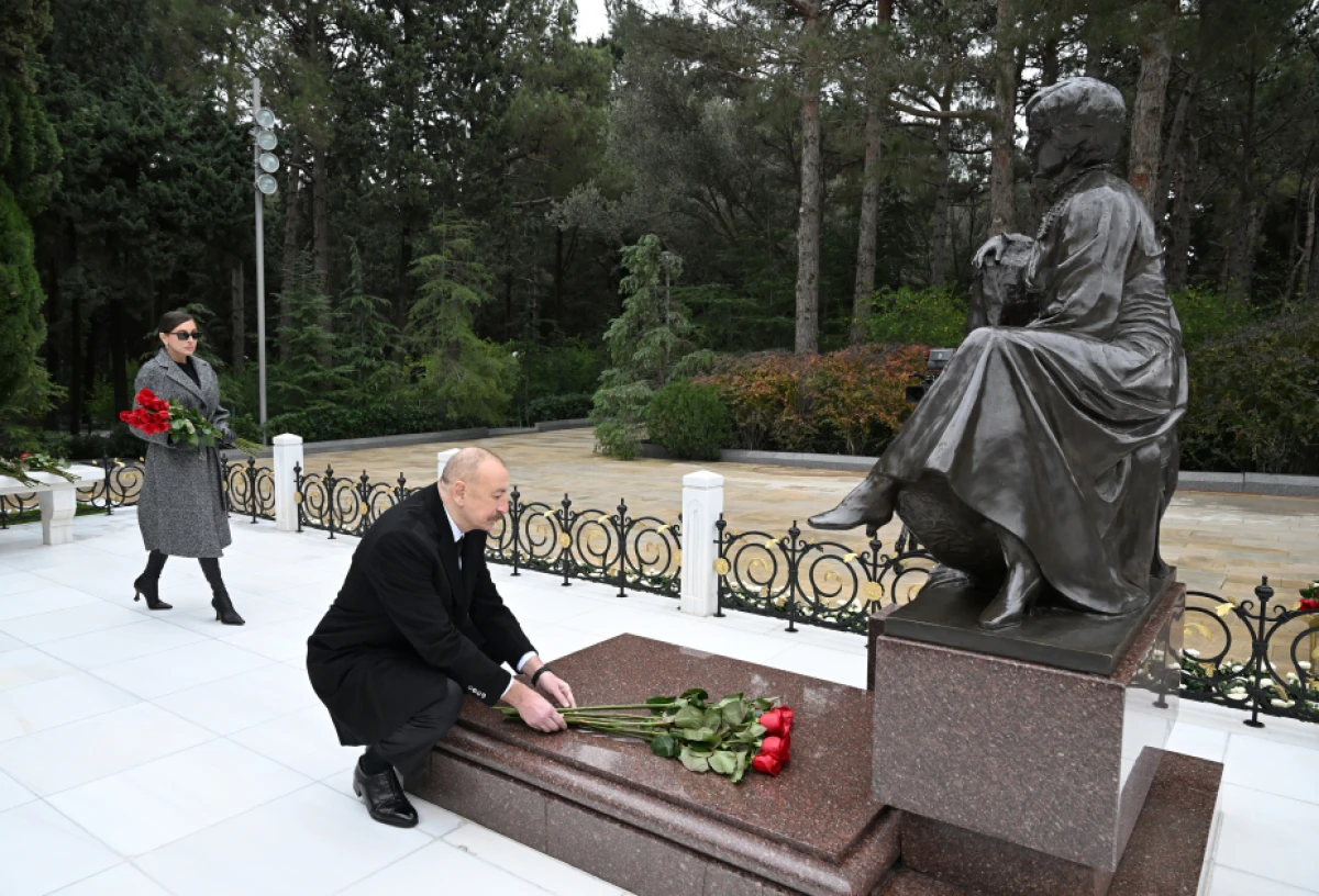 Prezident və birinci xanım Ümummilli Lider Heydər Əliyevin məzarını ziyarət etdilər — 2