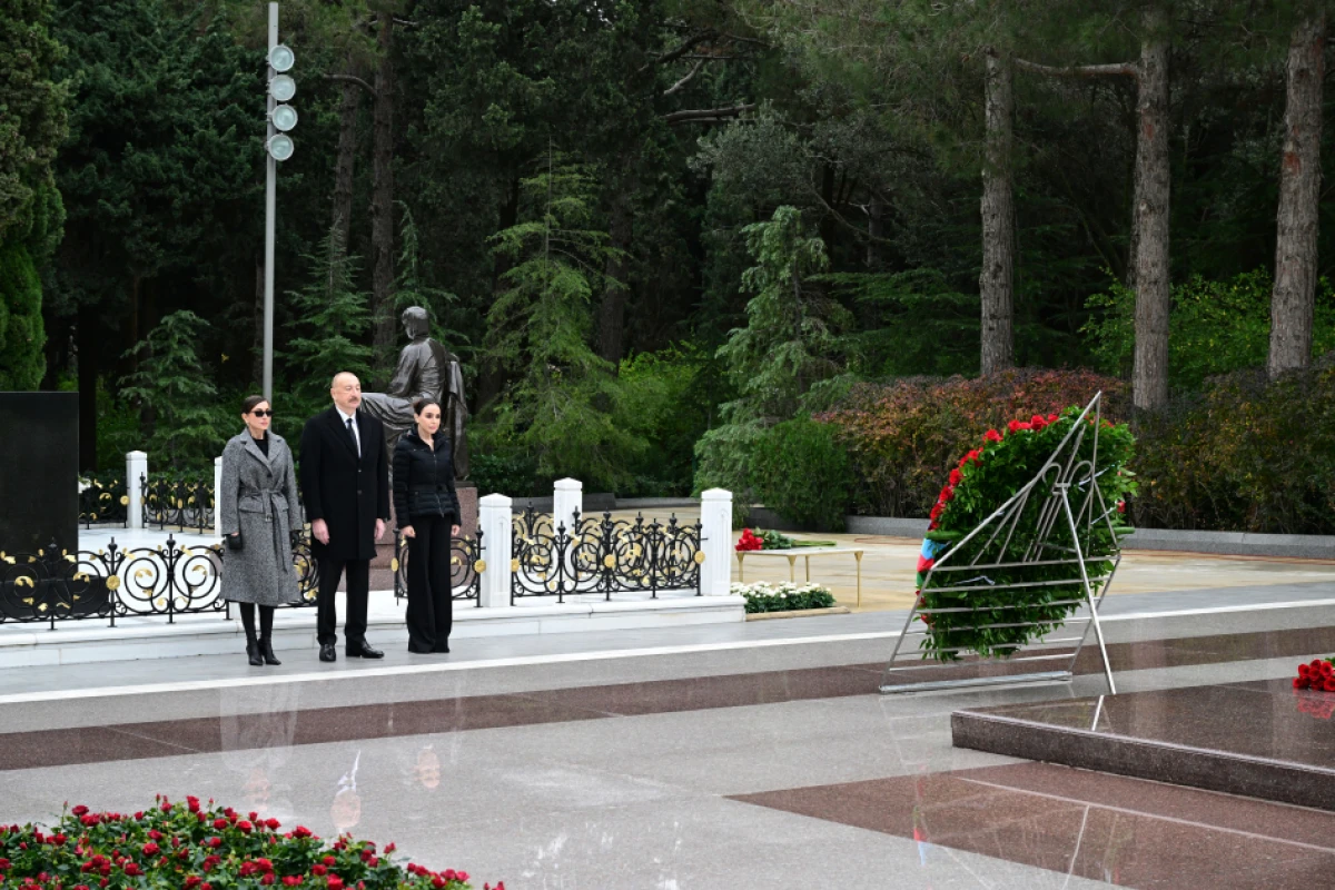 Prezident və birinci xanım Ümummilli Lider Heydər Əliyevin məzarını ziyarət etdilər — 6