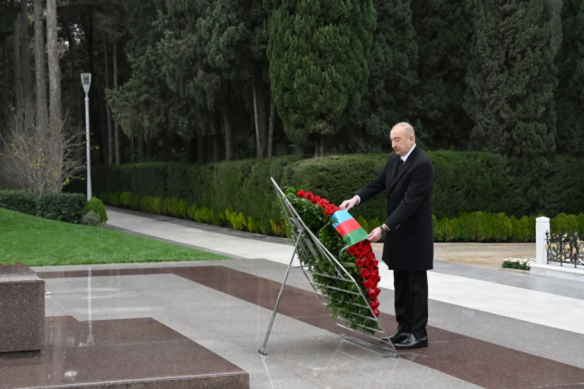 Prezident və birinci xanım Ümummilli Lider Heydər Əliyevin məzarını ziyarət etdilər — 8