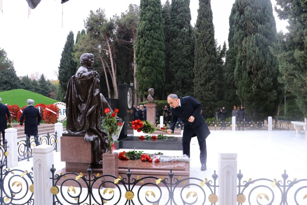 Prokurorluq əməkdaşları anım günü ilə bağlı Fəxri Xiyabanı ziyarət etdi — 4