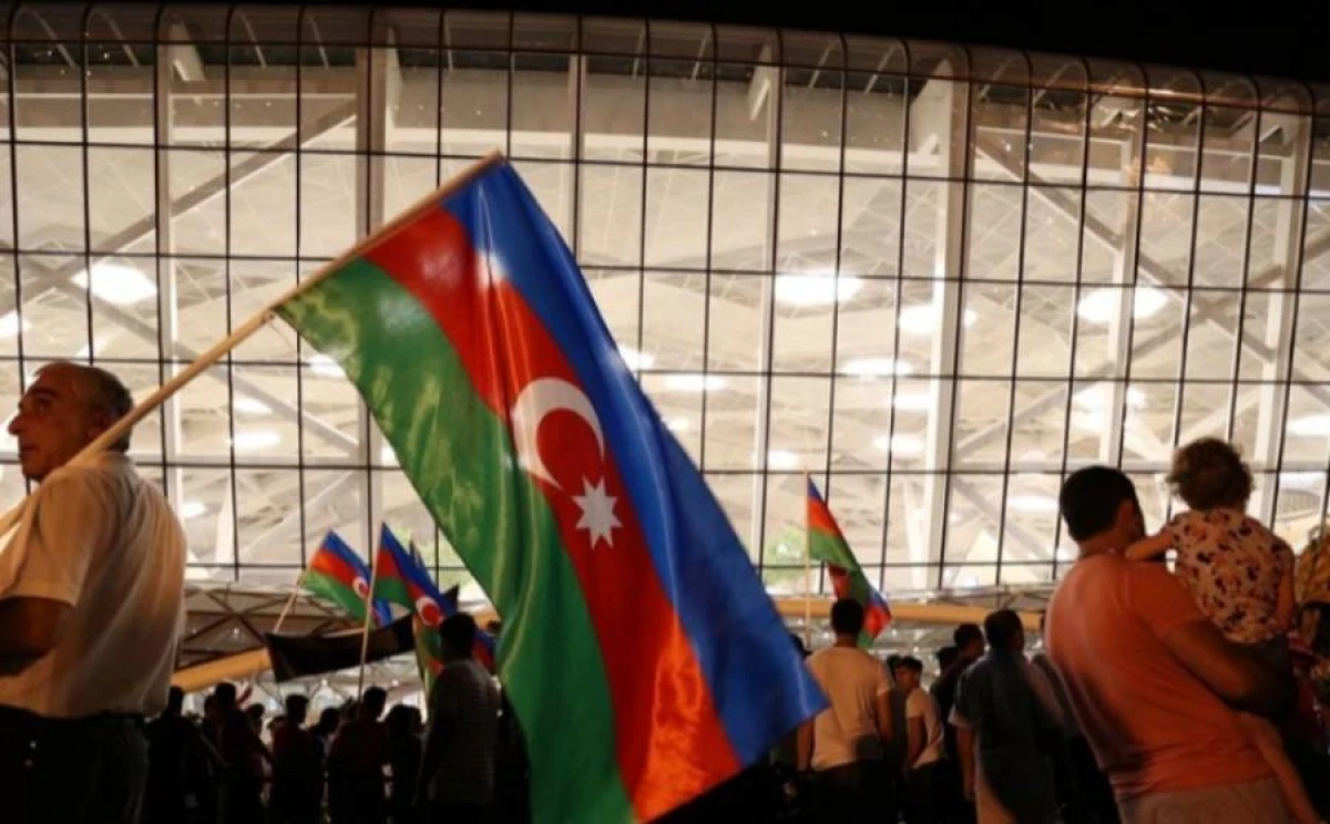 Dubayda dünya çempionatında medal qazanan Azərbaycan boksçuları  vətənə döndülər